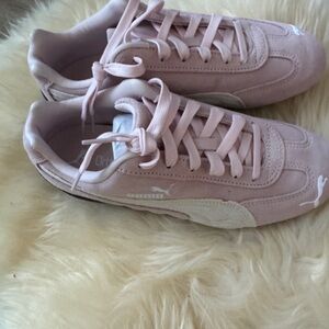 Puma Women's Soft Pink Sneakers